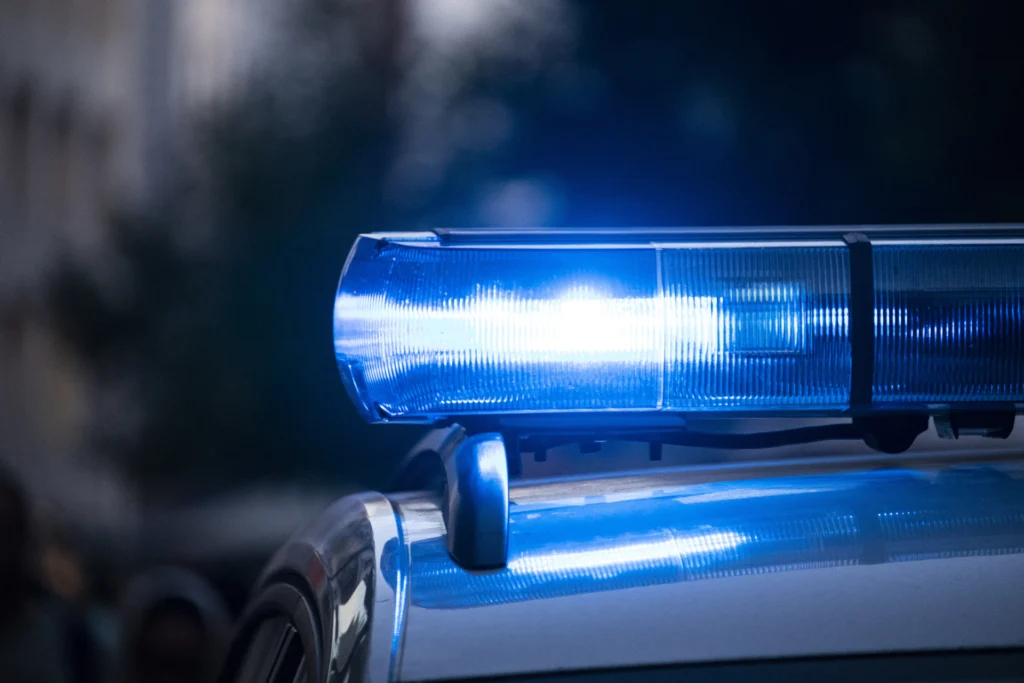 Gyrophare bleu d'un véhicule de police